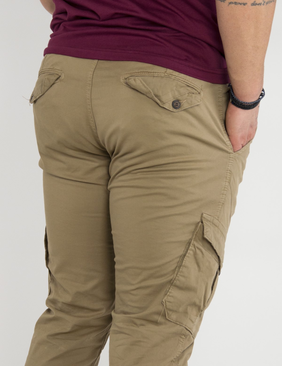 Ανδρικό μπεζ υφασμάτινο cargo παντελόνι 231053B φωτογραφία